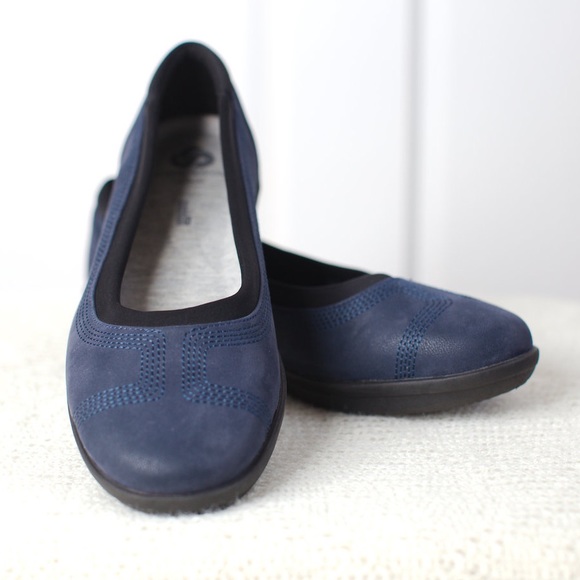 clarks ayla low